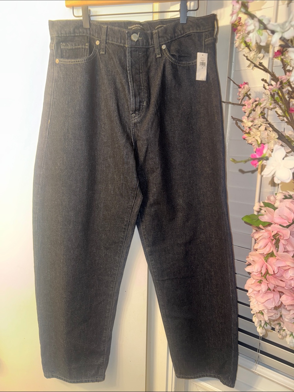 Banana Republic women’s Black Relaxed Denim Jeans - Picture 1 of 4